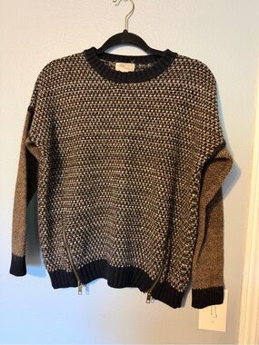 Forever 21 Black and Cream Crewneck Zip-Hem Knit Sweater